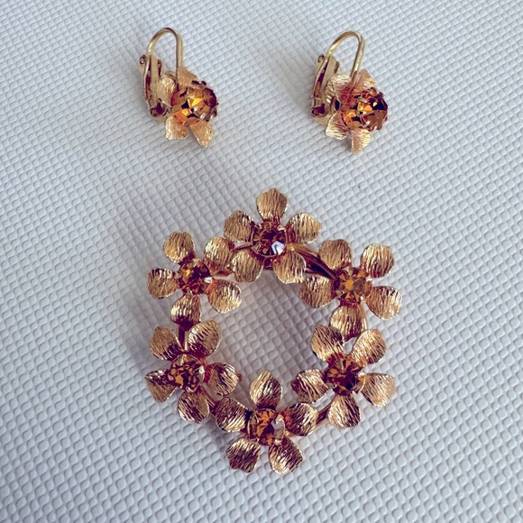Vintage Goldtone Flower Brooch and Earring Set - Picture 1 of 3